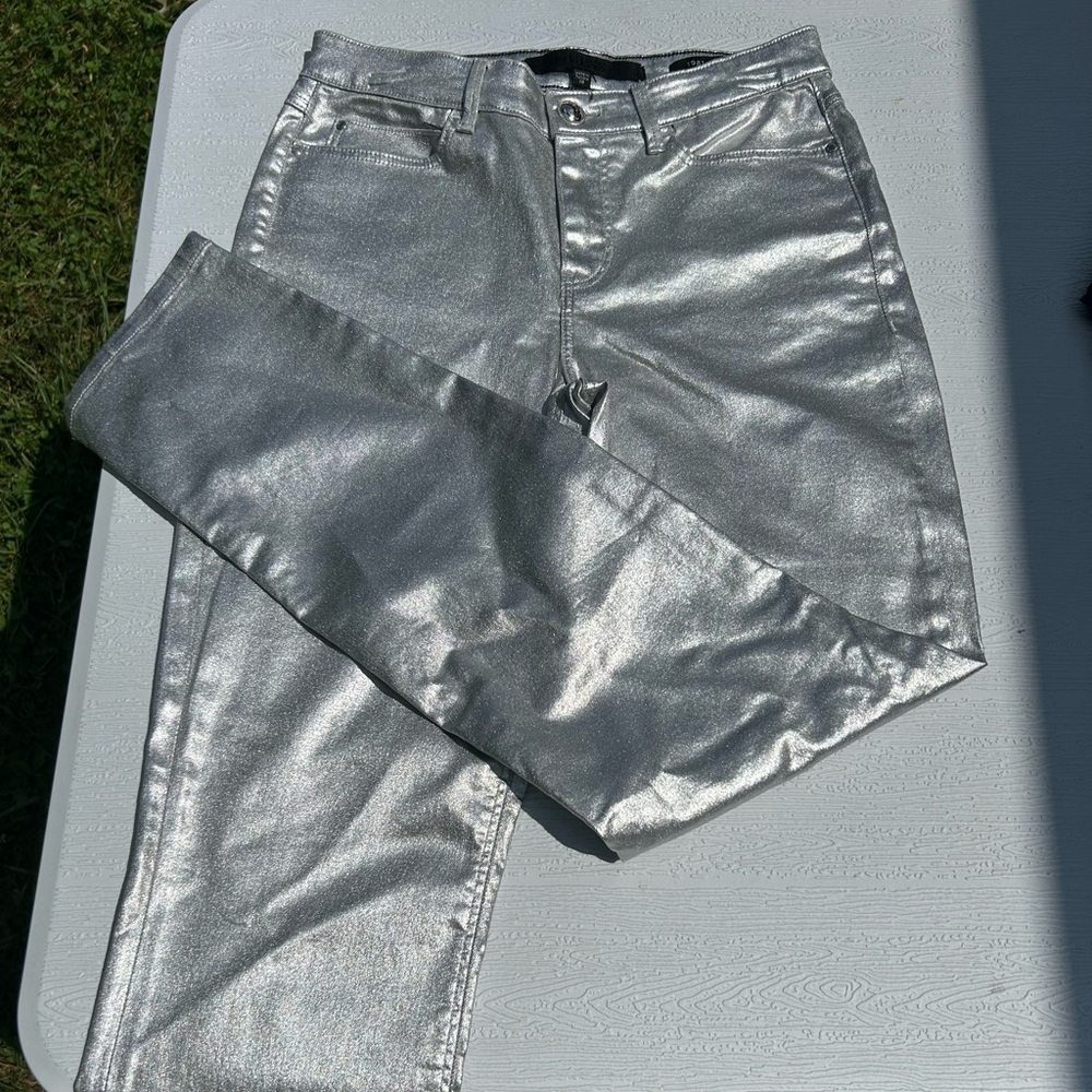 Guess Silver Skinny Jeans for Women
B3